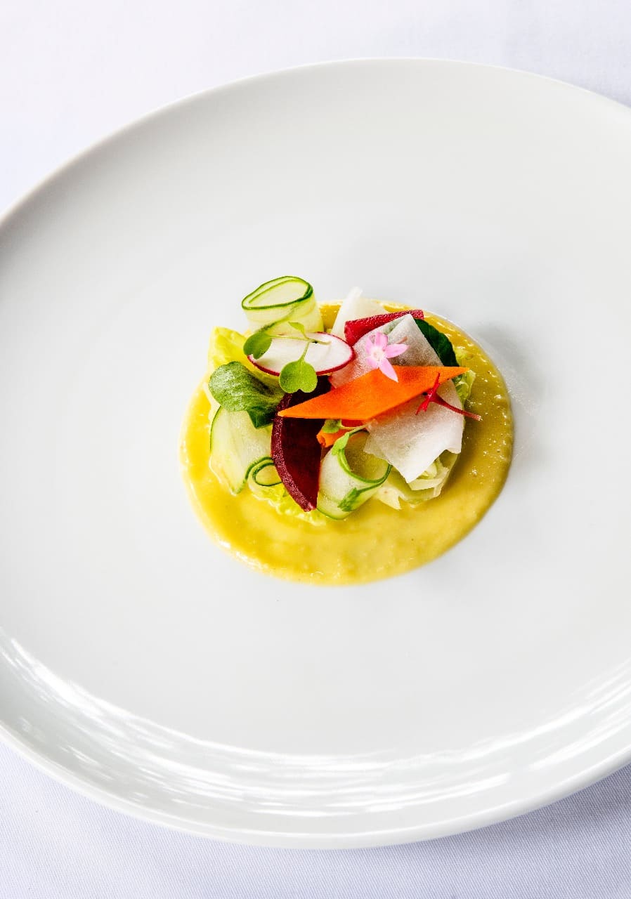 Création d'un plat salé par les équipes de DUCASSE Conseil pour Chef Rouge