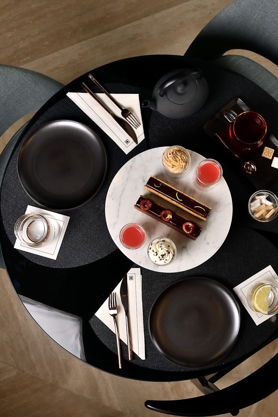 Photo vue d'en haut d'un assortiment de dessert