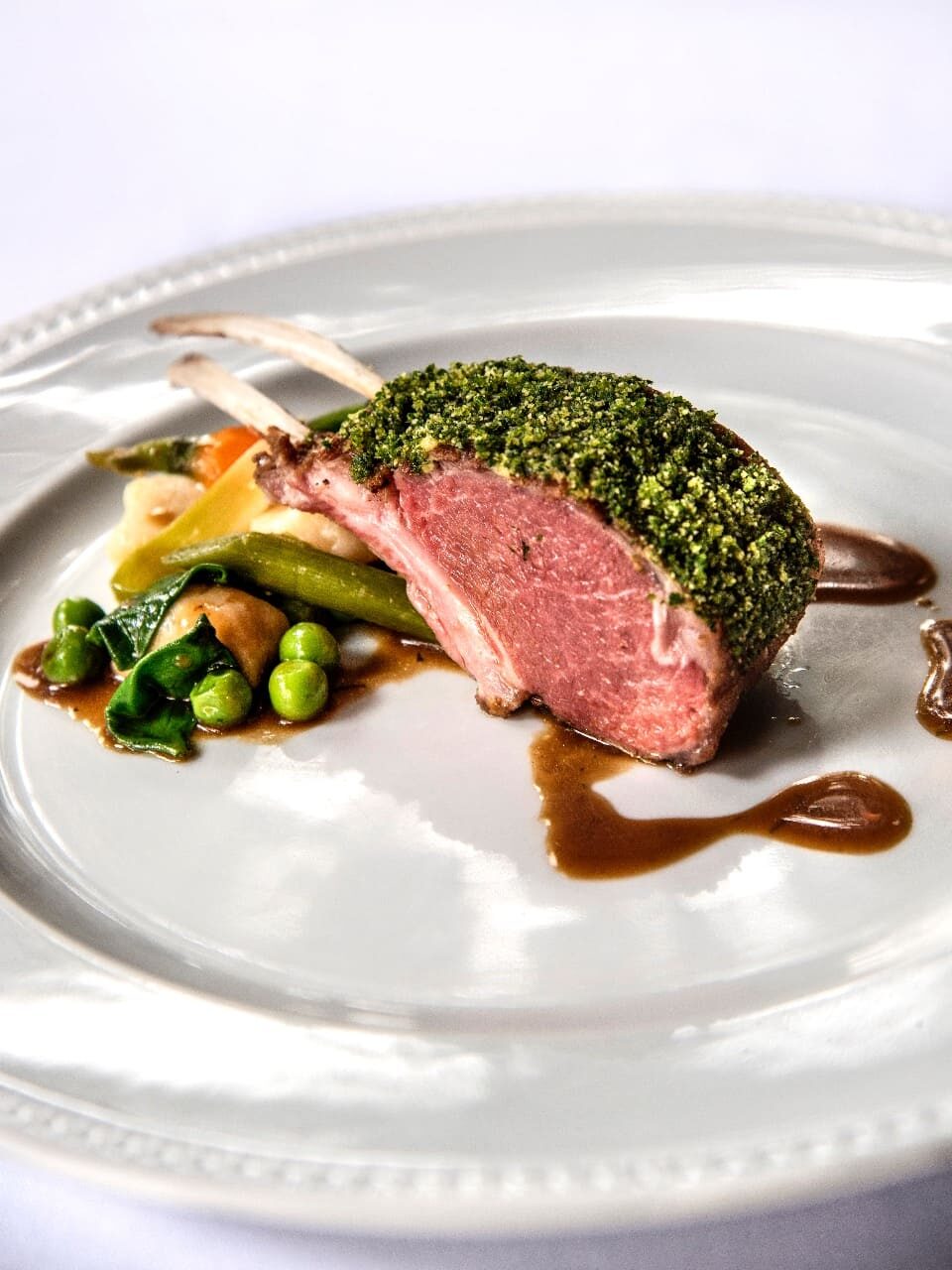 Création d'un plat salé par les équipes de DUCASSE Conseil pour Chef Rouge