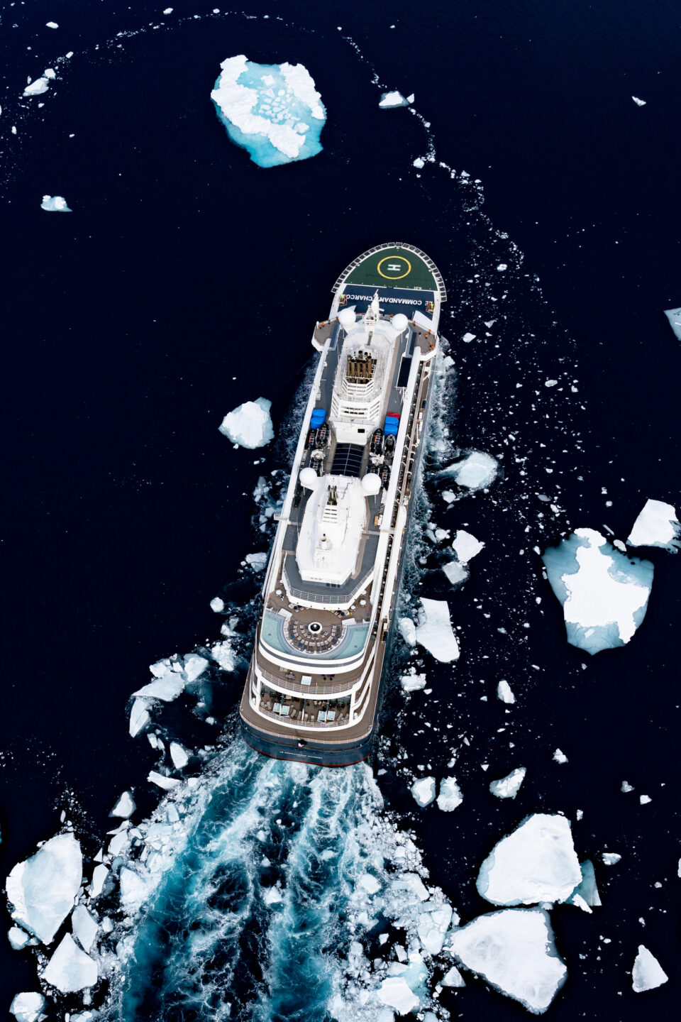 Restauration_embarquee-No-2677_CC050523_Reykjavik-Reykjavik©StudioPONANT-Ophelie_BLEUNVEN